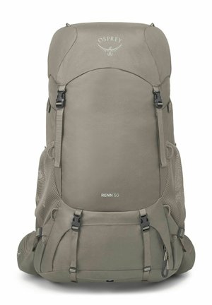 Mochila de tejido gris claro con forma estructurada. Presenta correas ajustables, bolsillos laterales de malla y un logo en la parte superior. Modelo RENN 50.