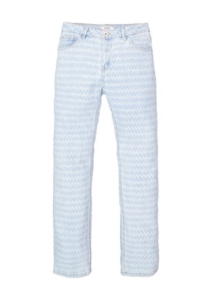 Jean en denim bleu clair avec un motif pied-de-poule, coupe droite, cinq poches et fermeture à bouton. Texture subtile sur l'ensemble.
