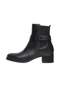 Stivale nero in pelle alla caviglia con punta arrotondata, pannelli laterali elastici e una fascia decorativa. Presenta un tacco basso a blocco e una texture liscia.