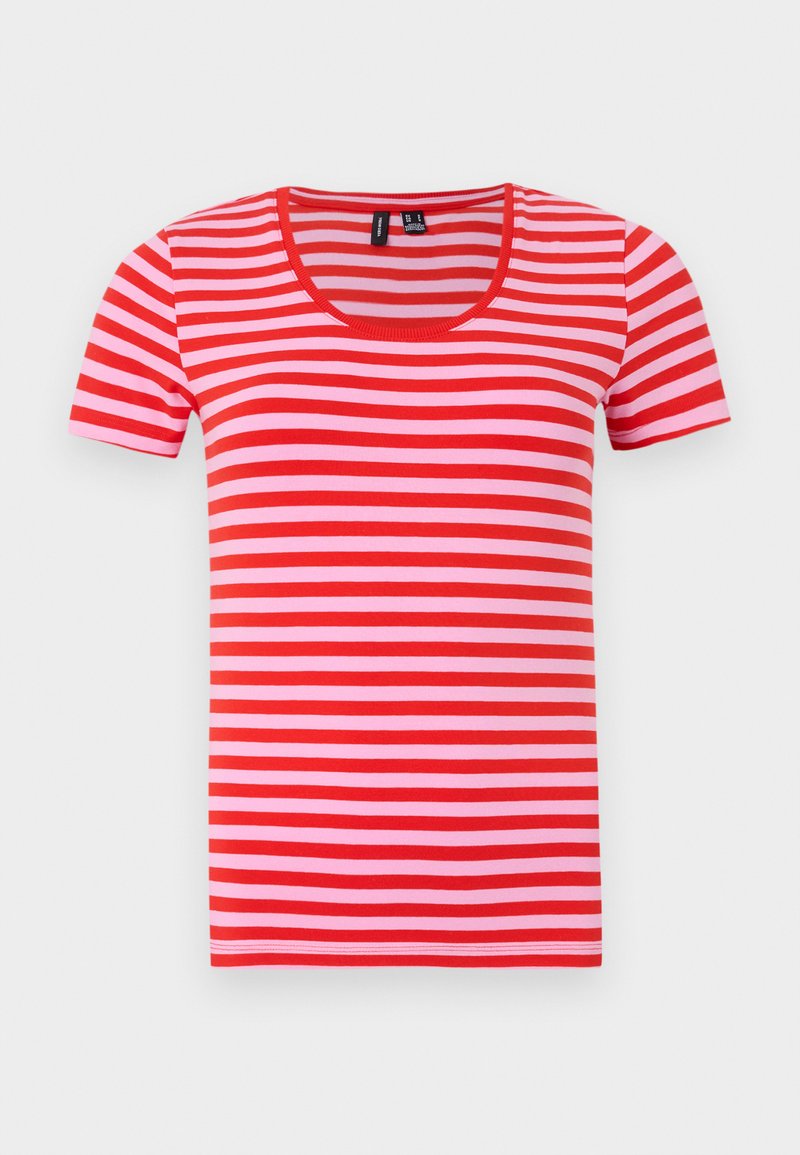 T-shirt rayé rouge et rose, à manches courtes, avec un col en forme de scoop, fabriqué en tissu doux, présentant des rayures horizontales uniformément espacées.