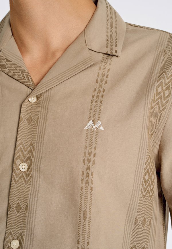 DOBBY STRIPE S/S RESORT - Shirt - sand4