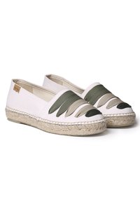 Espadrile iz bež platna z olivno zelenimi in khaki tekstilnimi trakovi; podplati oviti v juta; zasnova za enostavno obuvanje; ovalen sprednji del.