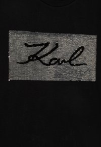 KARL LAGERFELD KIDS SHORT SLEEVES TEE - Apdrukāts T-krekls - black