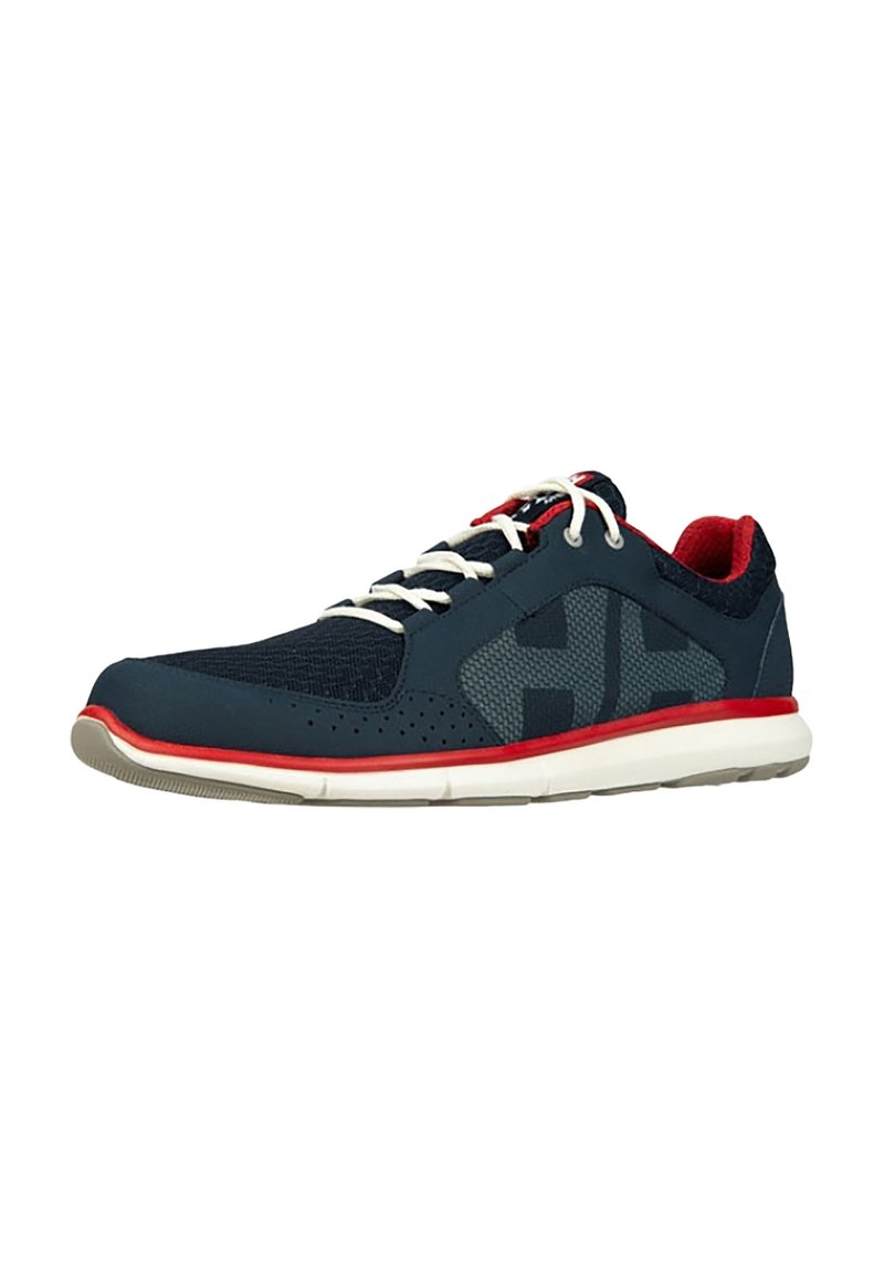 Sportowe buty w kolorze granatowym z siateczkową cholewką, czerwonymi akcentami i białymi sznurowadłami. Oferują perforowany wzór oraz amortyzowaną podeszwę dla wygody.