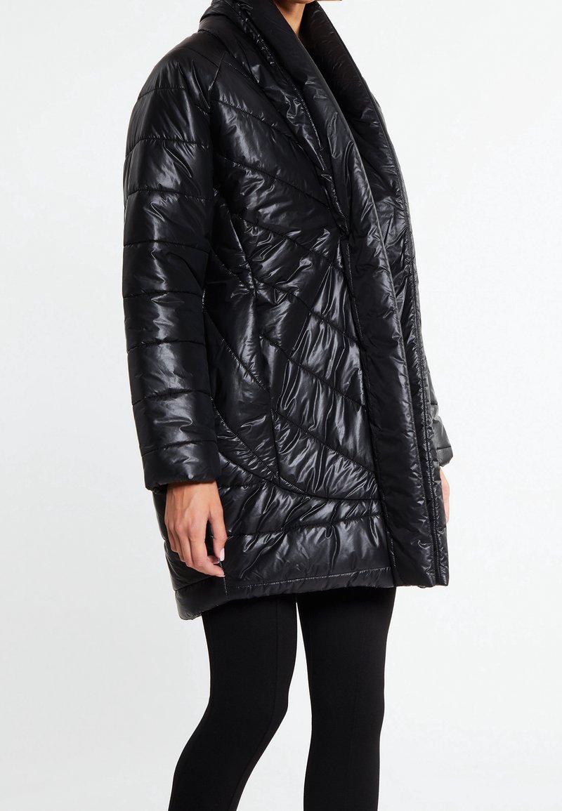 faina Kort kappa / rock - black