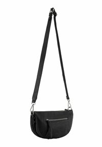 Sac bandoulière en cuir noir, de forme courbée, avec une sangle réglable et une poche zippée à l'avant. Texture mate avec des accents en métal argenté.