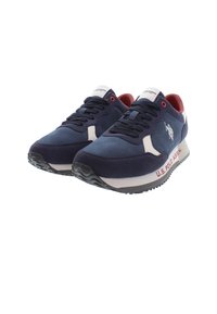 Sneakers blu navy con dettagli bianchi e interno rosso. Presentano una suola in gomma testurizzata e il marchio U.S. Polo Assn. sul lato.