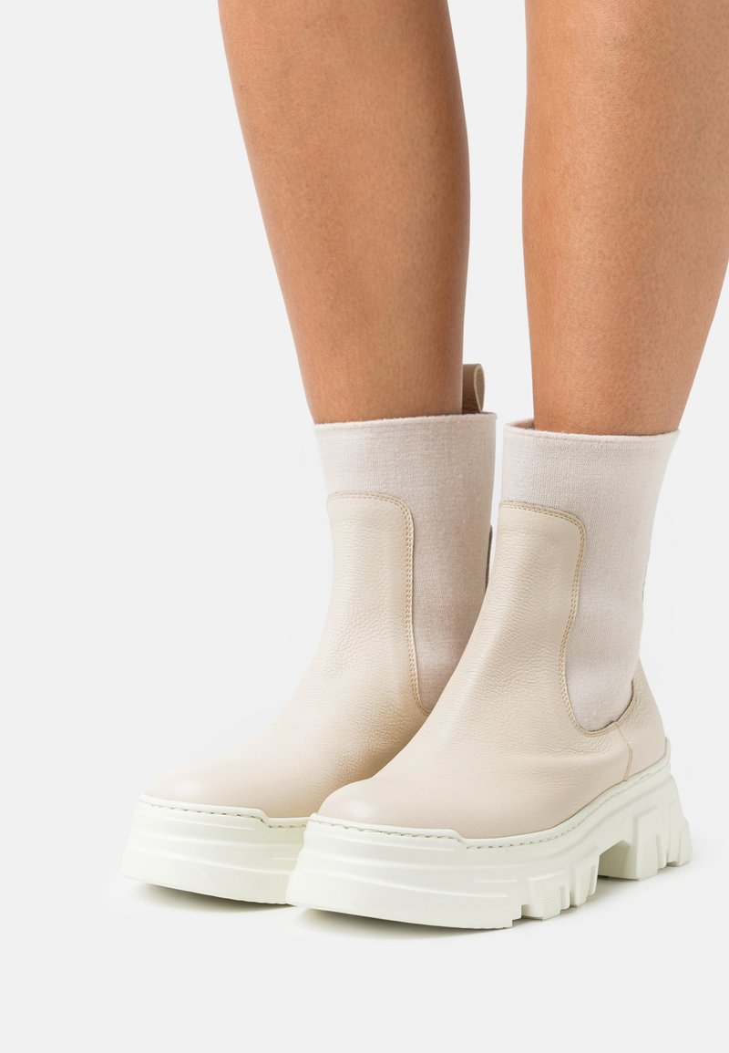 Damen Ankle Boots | Noclaim Plateaustiefelette beige - ZP90612 Damen Ankle Boots | Noclaim Plateaustiefelette beige - ZP90612