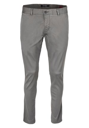 Chinos grigi in cotone con una vestibilità dritta, zip frontale e tasche anteriori. Presentano una texture liscia e una leggera lucentezza.