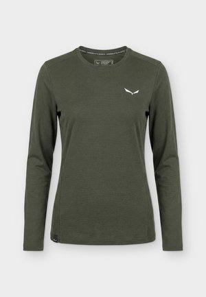 Olijfgroen shirt met lange mouwen en ronde hals, getailleerde pasvorm, klein wit vleugel-logo op de linkerborst en een subtiel logo-label vlak bij de zoom.