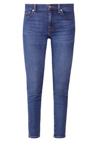 Vaqueros ajustados azules con bolsillos delanteros, cierre de botón, trabillas para cinturón y un sutil desgaste en los muslos y las rodillas.