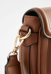 Next Skuldertasker - tan brown