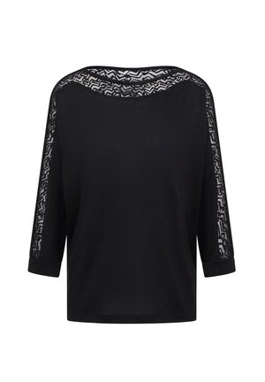 Svart topp med 3/4 ärmar, med en genomskinlig mönstrad tyg på axlarna och halsringningen, slät textur och avslappnad design.