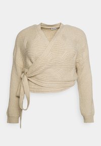 Noisy May Curve NMJAMIL V-NECK CABLE WRAP CURVE - Camisola - irish cream