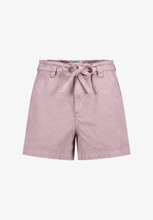 Rosa High-Waist-Baumwollshorts mit einem Stoffgürtel, der zu einer Schleife gebunden ist, Gürtelschlaufen und Seitentaschen, auf weißem Hintergrund dargestellt.