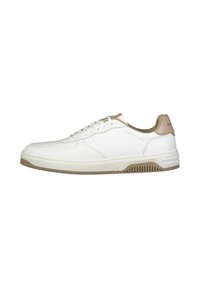 Sneaker bianco realizzato in pelle liscia con un accento beige sul tallone. Presenta una suola in gomma e dettagli perforati sulla punta.