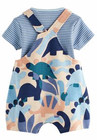 Blauw gestreept shirt met korte mouwen, gedragen onder een beige overall met kleurrijke dinosauruspatronen in blauwe, groene en perzikkleurige tinten.