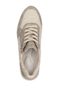 Lys beige sneaker med et tekstureret stofoverdel, der har en central snørelukning, lynlås i siden og en polstret indersål for komfort.
