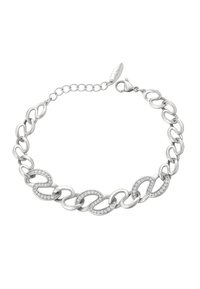 Strieborný náramok s prepojenými oválnymi článkami, niektoré zdobené malými čírymi kryštálmi, s karabínkou a nastaviteľným reťazcom.