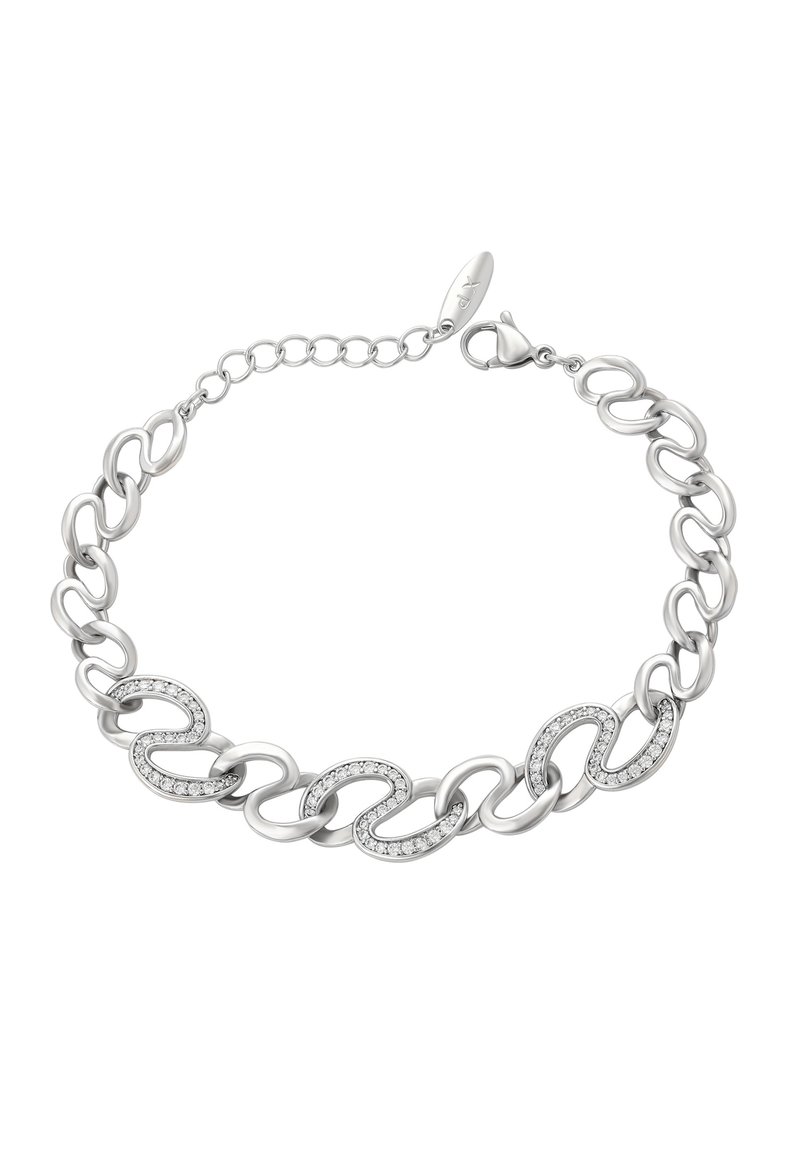 Strieborný náramok s prepojenými oválnymi článkami, niektoré zdobené malými čírymi kryštálmi, s karabínkou a nastaviteľným reťazcom.