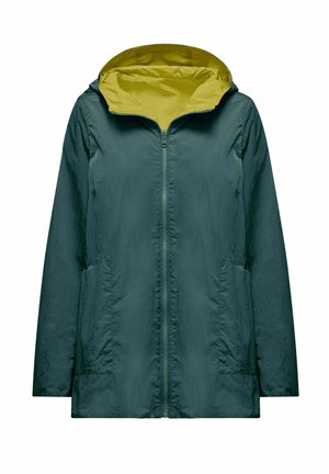 Zielona kurtka na zamek błyskawiczny z długimi rękawami i kapturem wyłożonym jasnym żółtym materiałem, pokazana na białym tle.