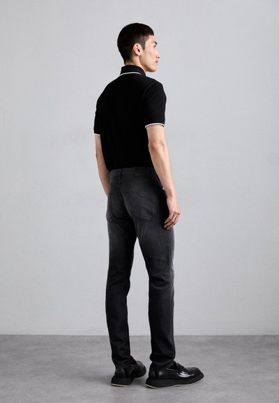 Emporio Armani Pieguloša piegriezuma džinsi - denim nero
