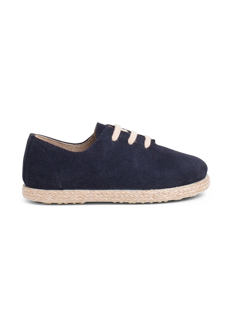 Scarpe in suede navy con lacci crema, punta arrotondata e suola in juta intrecciata naturale. Design a profilo basso con una finitura liscia.