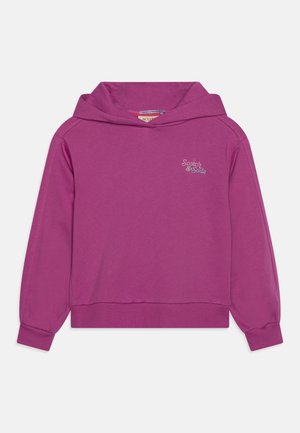 Fioletowa bluza z kapturem z długim rękawem, z prążkowanymi mankietami i ściągaczem u dołu, małe logo "Scotch & Soda" na lewej piersi oraz prosty fason wkładany przez głowę.