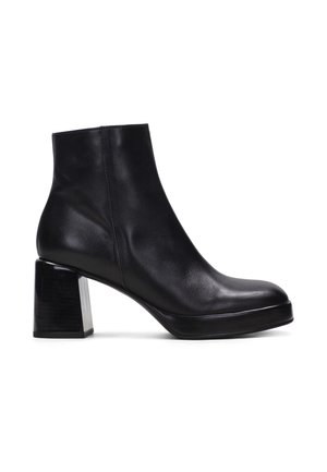 Plateaustiefelette - black