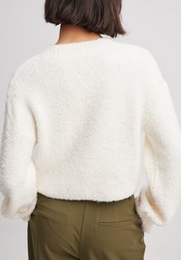 NA-KD Stickad tröja - white