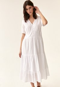 TATUUM MONTREA - Denné šaty - white