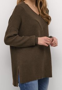 Culture Pullover - brown