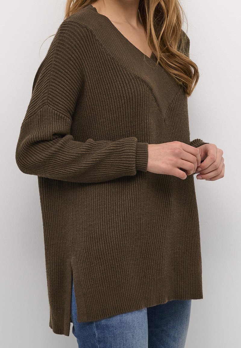 Culture Pullover - brown