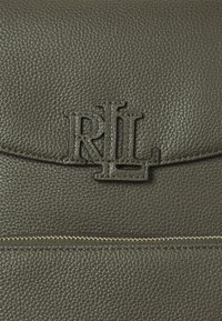 Lauren Ralph Lauren PEBBLED LEATHER MEDIUM CAMERYN BACKPACK - Laisvalaikio kuprinė - dark olive