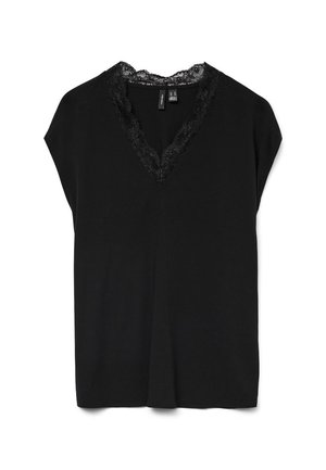 Juoda palaidinė be rankovių, V formos iškirpte, apvadais iš nėrinių, pagaminta iš minkštos medžiagos, padėta ant balto fono.