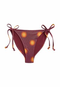 Bikini botten i mörkröd med en skimrande finish, har orangea solmönster och justerbara sidoknytningar för en anpassad passform.