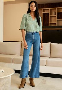 Lipsy 3/4 SLEEVE BURNOUT TIE NECK REGULAR FIT
 - Blūze - green