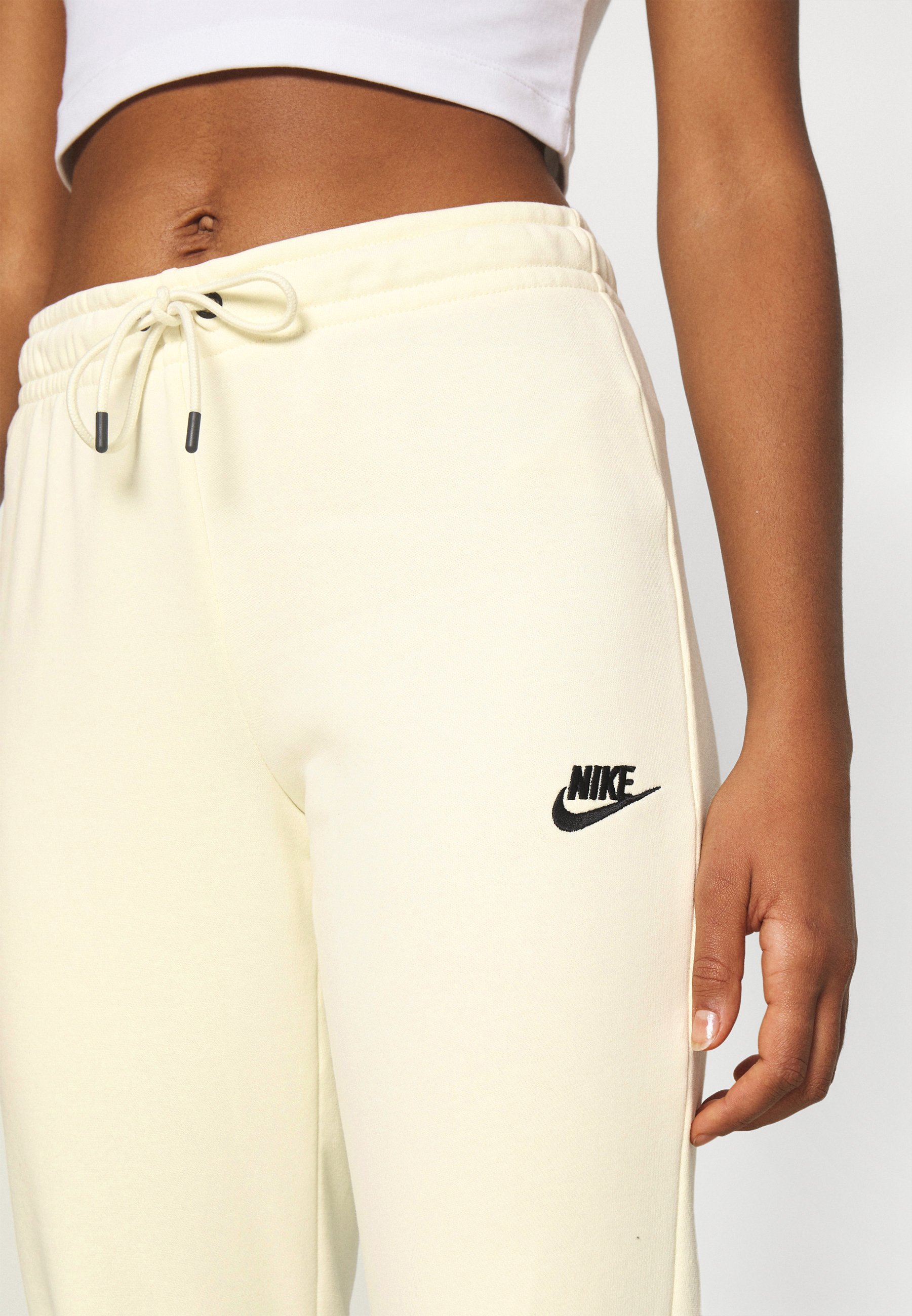 tight sweatpants nike