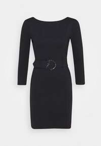 Schwarzes Kleid mit Dreiviertelärmeln, tailliertem Design, rundem Ausschnitt und einem Stoffgürtel mit einer einzigartigen silbernen Akzent-Schnalle.