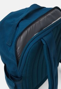 The North Face BERKELEY DAYPACK UNISEX - Hátizsák - midnight petrol/algae blue