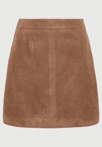 Fustă mini din suede maro, cu o textură netedă, având talie ajustată și două cusături verticale pentru un detaliu subtil de design.