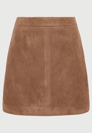 Bruine suède mini rok met een gladde textuur, voorzien van een getailleerde taille en twee verticale naden voor een subtiele ontwerpdetaillering.