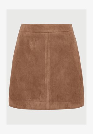 Brauner Wildleder-Minirock mit glatter Textur, der eine taillierte Passform und zwei vertikale Nähte für subtile Designdetails aufweist.