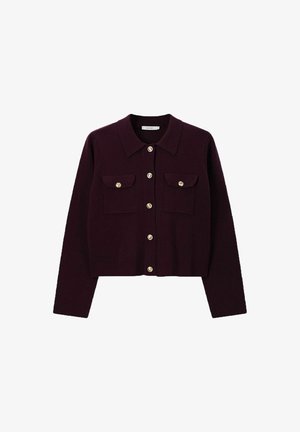 Dunkellila verkürzter Cardigan mit Kragen, ausgestattet mit goldenen Knöpfen und zwei vorderen Taschen. Hergestellt aus einem strukturierten Strickmaterial.