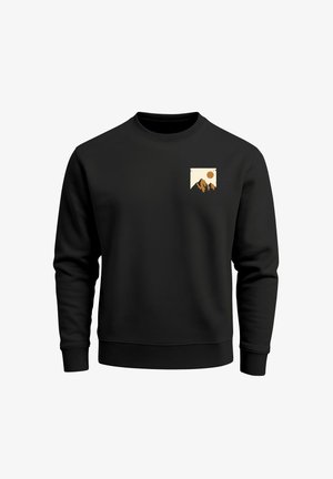 Schwarzer Sweatshirt aus einem weichen Stoff, mit einem kleinen Grafik von Bergen und Sonne in Orange und Beige im linken Brustbereich.