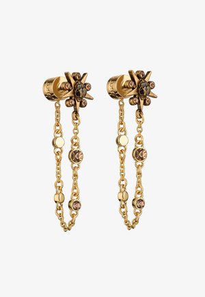 Orecchini dorati con accenti a forma di stella, catene di perline e cristalli di bronzo. Presentano una finitura testurizzata e dettagli intricati.