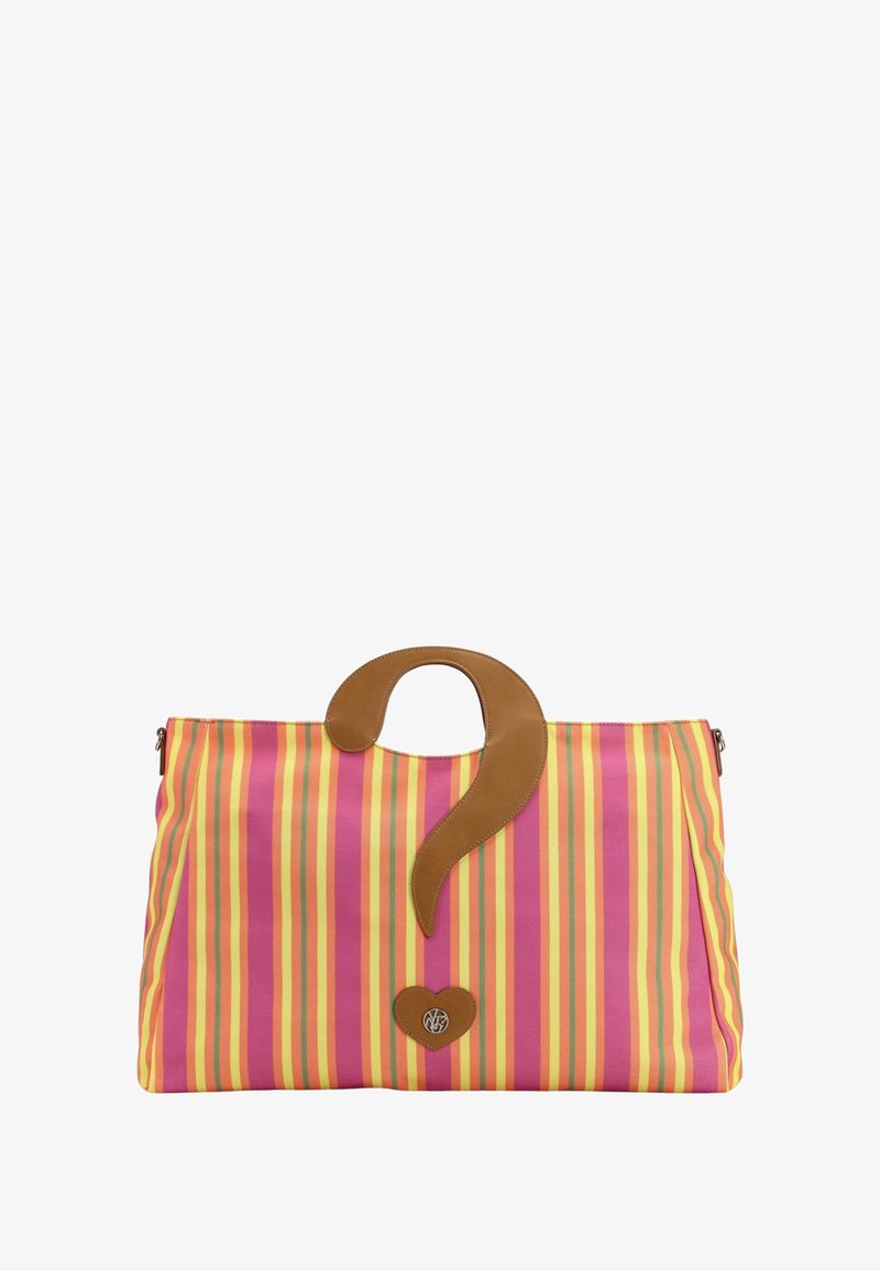 Borsa a rete a righe rosa, gialla e verde, con manico marrone e un distintivo dettaglio a forma di punto interrogativo marrone. Chiusura con cerniera sulla parte superiore.