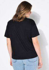 Studio Untold LONG STORY SHORT EMBROIDERED SHORT SLEEVE - Triko s potiskem - black