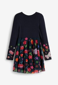 Marineblaues Langarmkleid mit geripptem Oberteil. Der Rock zeichnet sich durch farbenfrohe Blumen-, Schmetterlings- und Obstmuster auf dunklem Hintergrund aus.