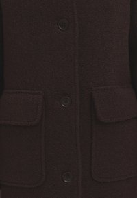 Sélectionné, dark brown